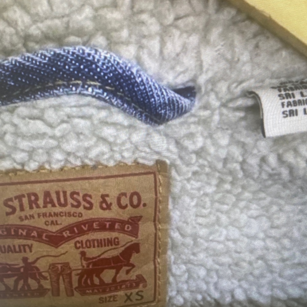 Levi's Blue Denim Jacket with Cream Sherpa Collar - Picture 5 of 7